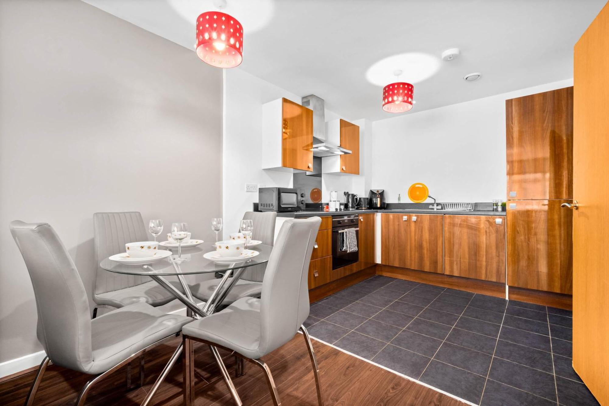 Mint Drive 2 Beds With Secure Car Or Park W Wifi-netflix No Deposit Required
