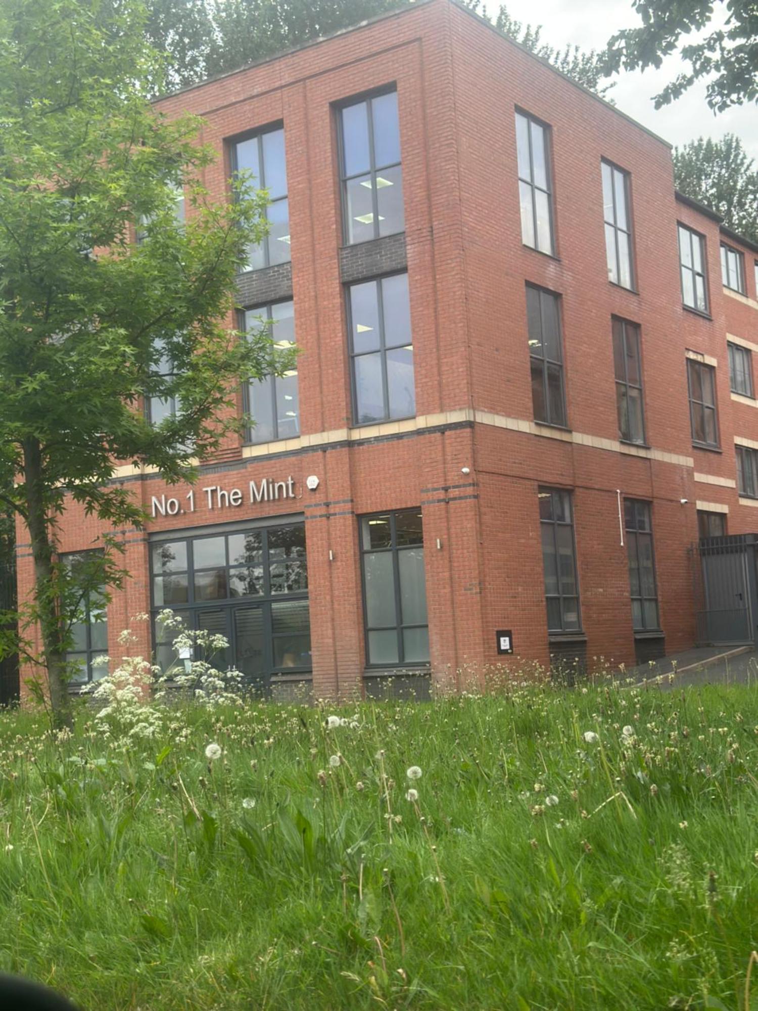 Mint Drive 2 Beds With Secure Car Or Park W Wifi-netflix No Deposit Required * Birmingham